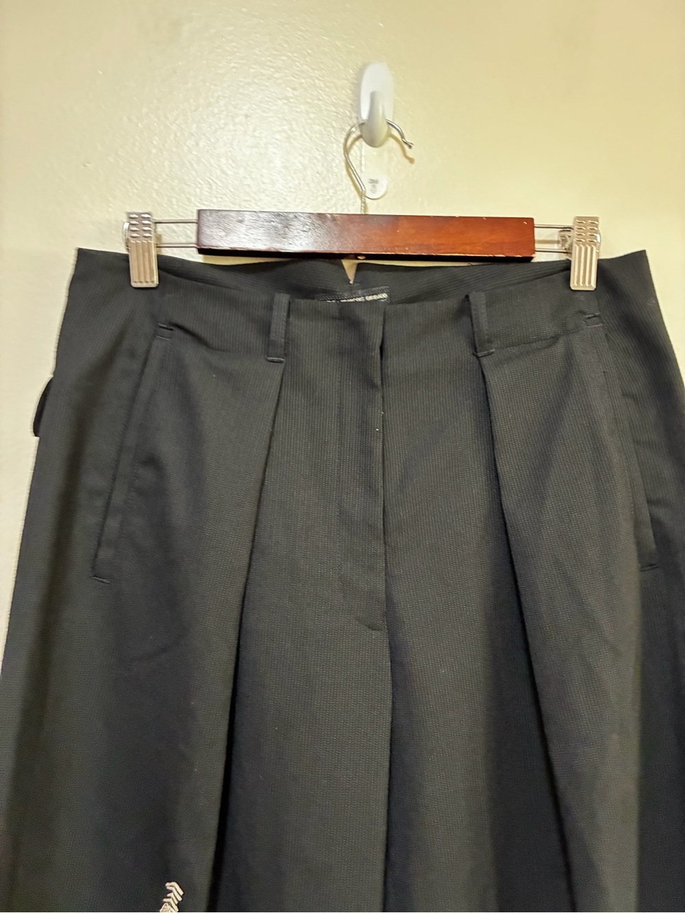 Marithé François Girbaud Black Pleated Dress Pants with White Stitch Detail 30 - Picture 3 of 8